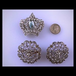 Brooches/pins